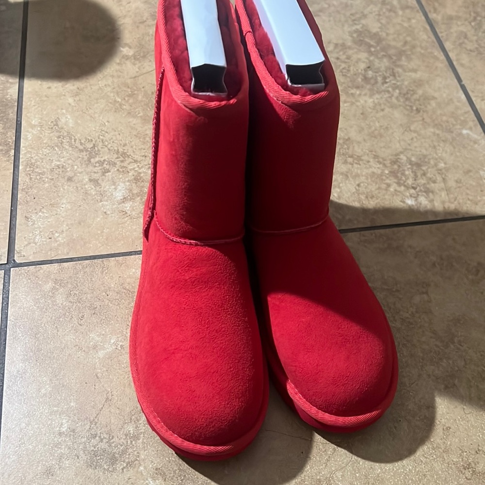 Worn twice Uggs comes with original box red size 7 in womens